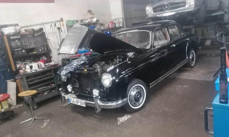 Autodienst am Dreiecksplatz, Ralph Jensen