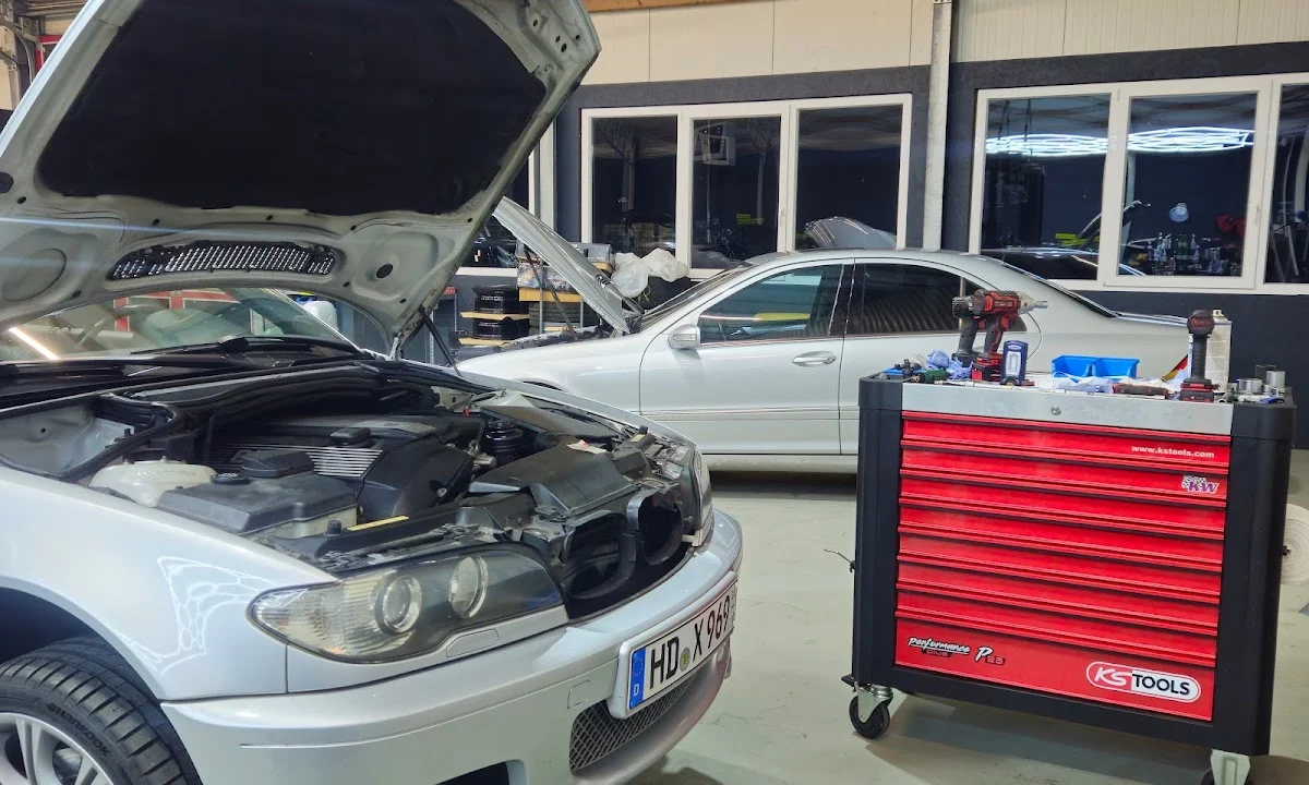 KFZ-Werkstätten AutoGalerie Oberhausen KFZ-MEISTERBETRIEB Karlsruhe