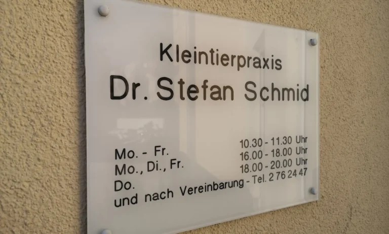 Dr. Stefan Schmid - Tierarzt