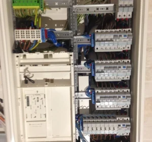 Elektro Voltage : Elektriker in Berlin | Elektriker Notdienst