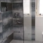 FLIESENLEGER & SANITÄR & BADEWANNE ZUR DUSCHE