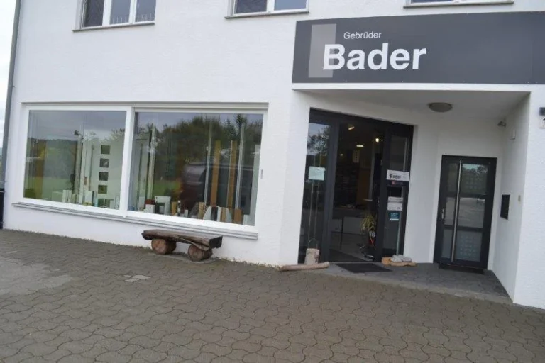 Gebrüder Bader GmbH - Türen - Fenster - Vordächer - Wintergärten - Garagentore