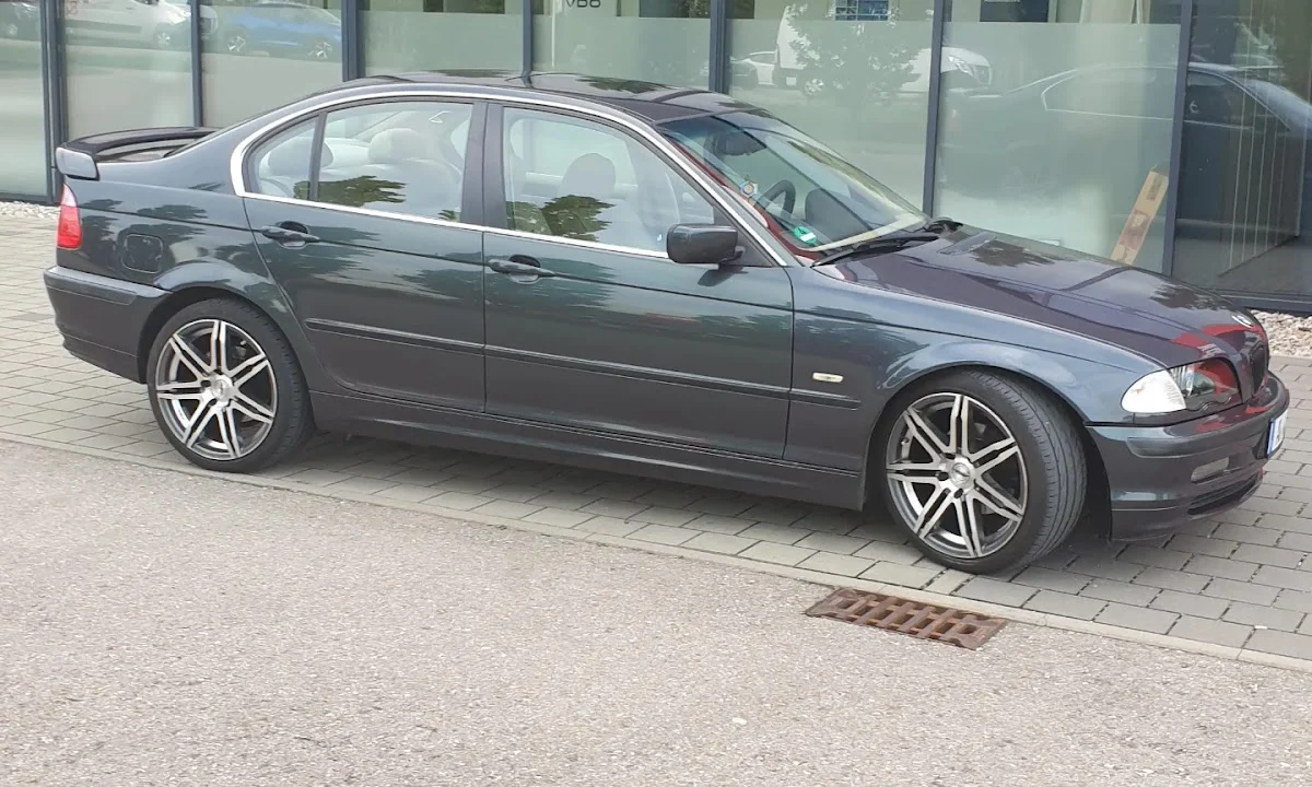 KFZ-Werkstätten Hashtag Hood Augsburg