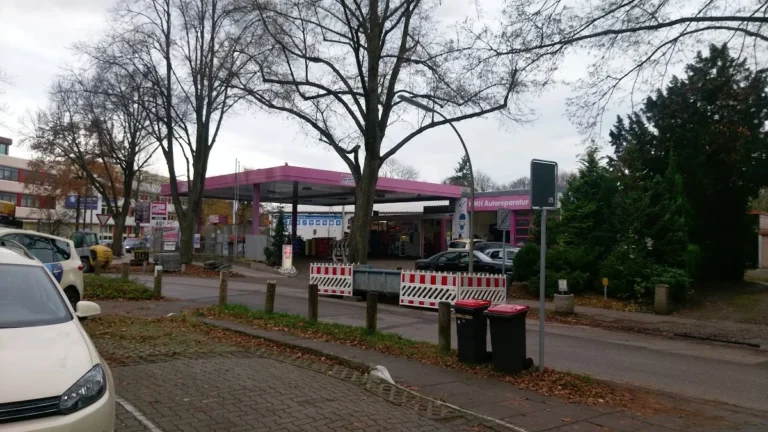 HMH Auto-Reparatur GmbH / Pink Tank