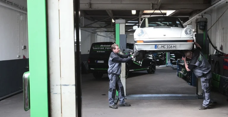 J. S. Automobiltechnik J. Schittkowski G.m.b.H. in Essen