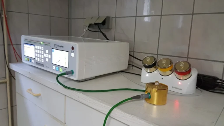 Janin von der Krone, Tierarzt