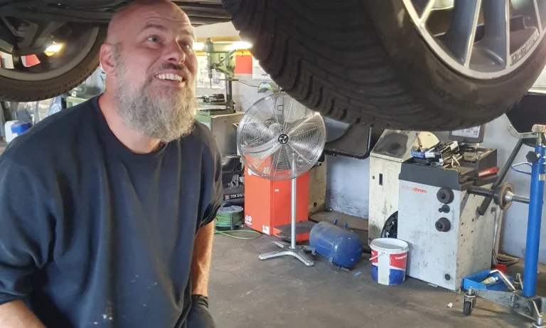 Kfz-Meister Eder: Autowerkstatt Hamburg Stellingen