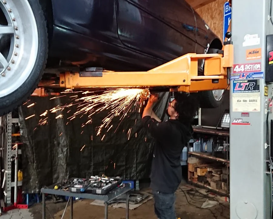 KFZ-Werkstätten Kfz-Werkstatt & Mietwerkstatt Ullmann Regensburg