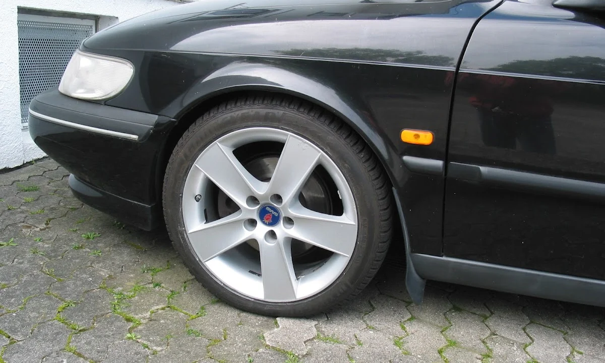 KFZ-Werkstätten Klaus Runstuk REIFENDIENST + AUTOTEILE-VERTRIEB Karlsruhe