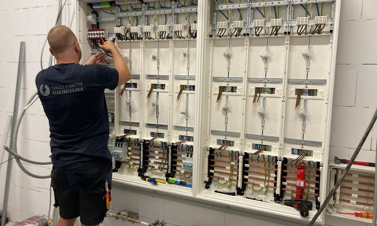 Elektriker Lukasz Stanczyk Elektrotechnik Hamburg