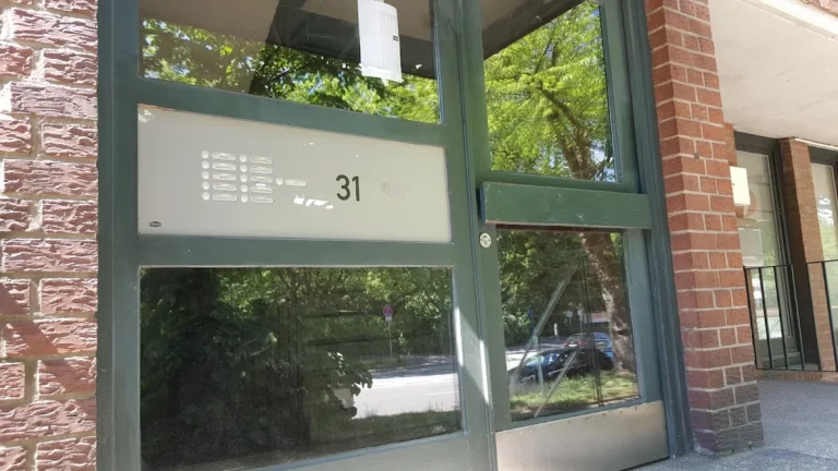 Tierarztpraxis am Millerntor - Karen Voelkel